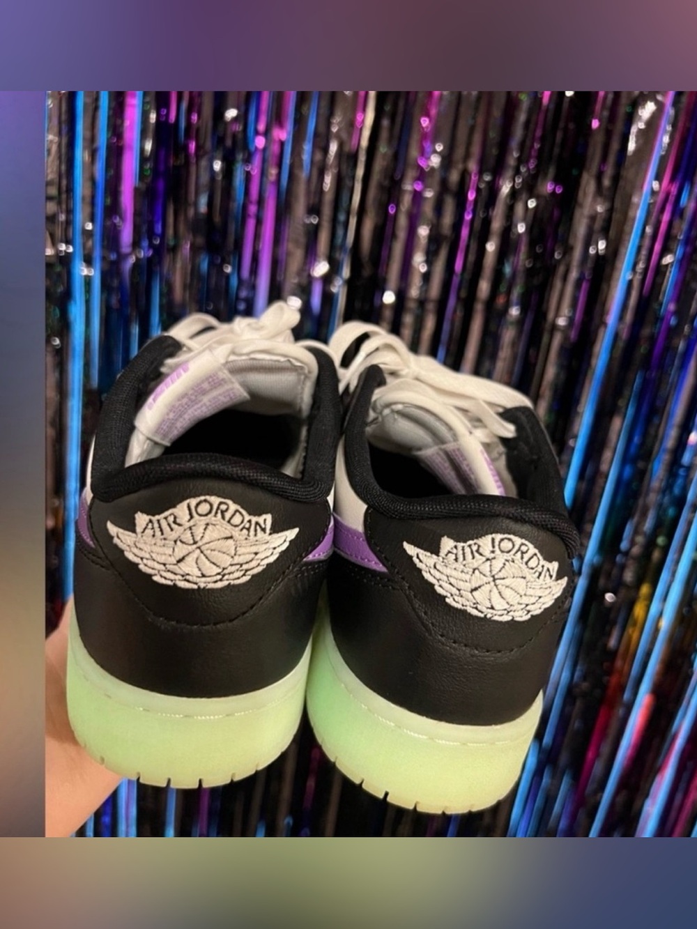 Jordan 1 Retro glow in the dark big kids size 6.5 is equivalent to women’s 7 1/2 - Picture 5 of 5